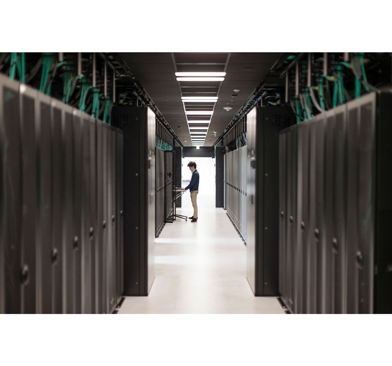 Aruba 6200M 24G CL4 PoE 4SFP+ Sw