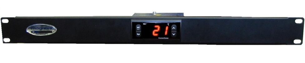 TERMOSTATO DIGITALE 19'' PLUG PLAY NERO 1U