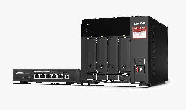 QNAP NAS 4 BAIE AMD V1000 4C/8T 8GB DDR4+SWITCH
